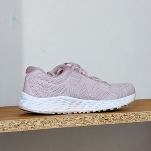 New Balance Fresh Foam Arishi V1 Sneaker in Charm